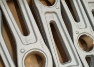 6061 T6 7075 T6 braccio di controllo Tesla con finiture elettroplate